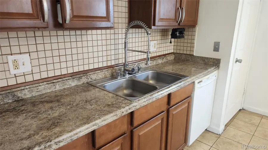 1591 Garfield Avenue, Lincoln Park, MI 48146 - #3