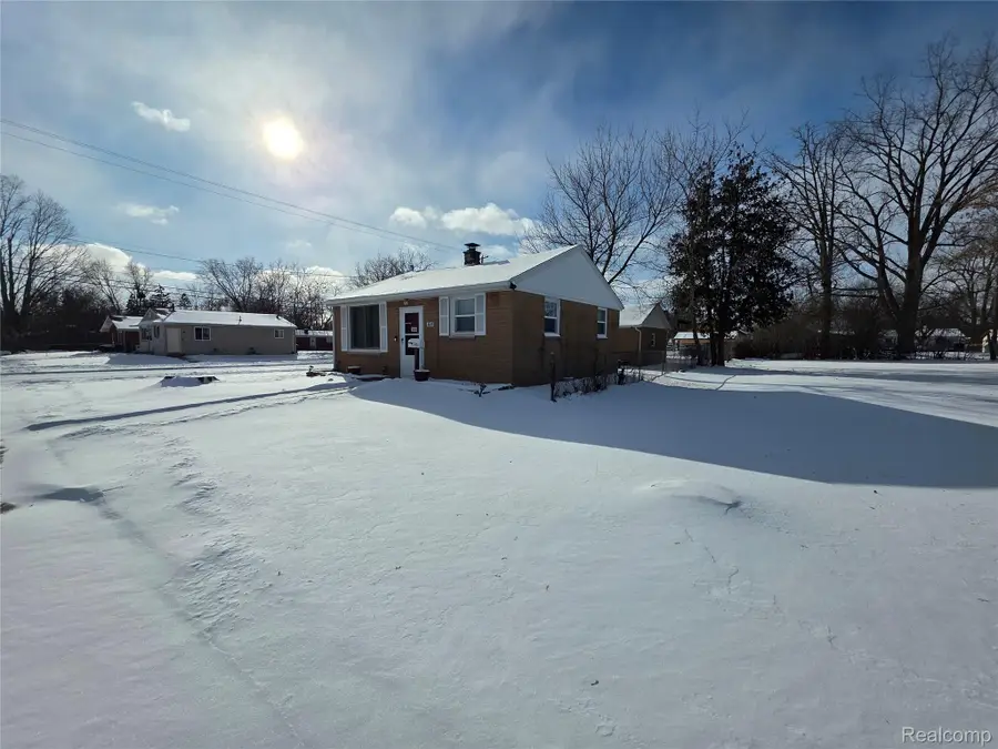 3131 Parkwood Avenue, Saginaw, MI 48601 - #3