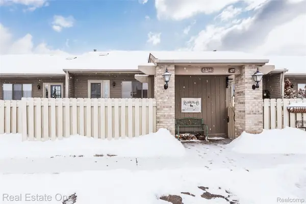 62340 Arlington Circle #3, SouthLyon, MI 48178