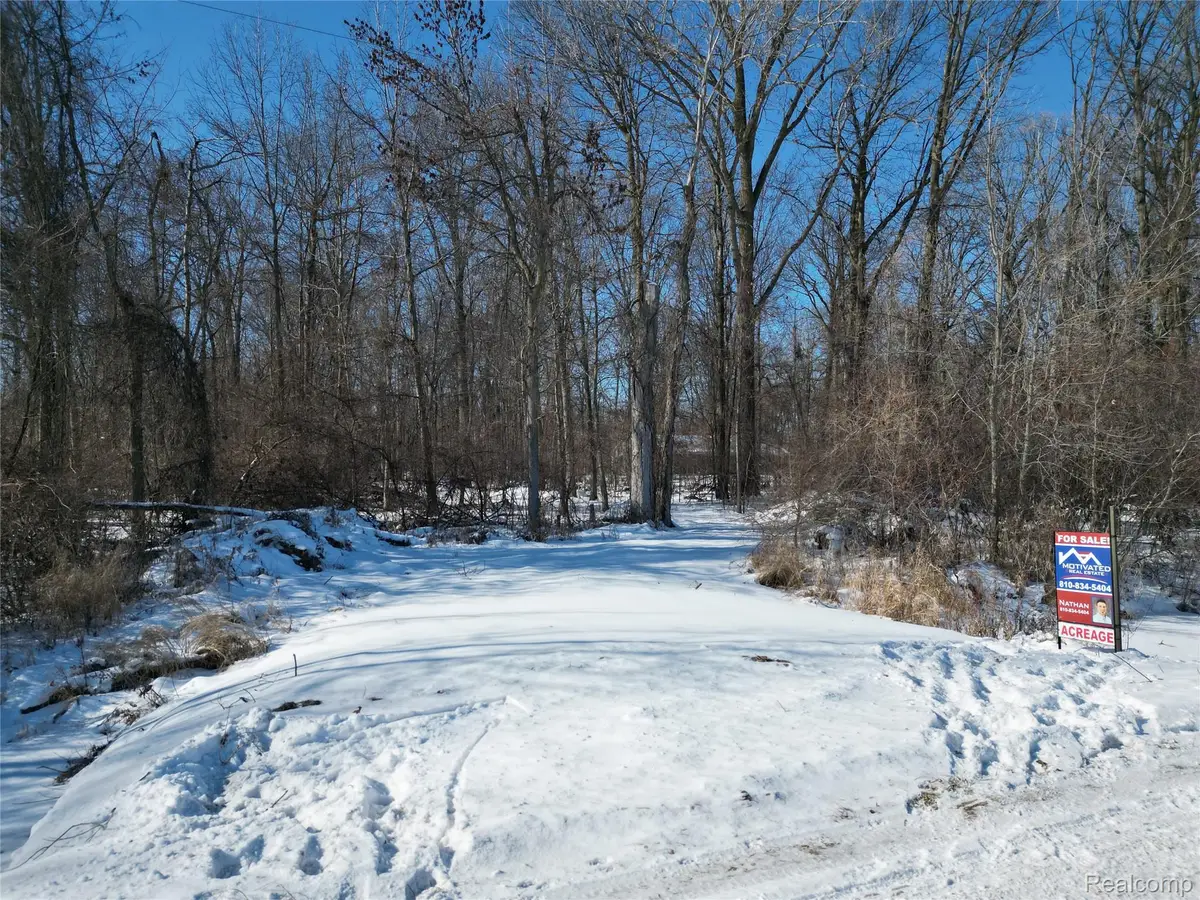 197 N Cotter Road, Essexville, MI 48732 - #1