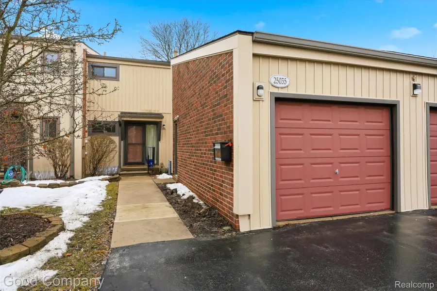 25035 Woodvale Drive S, Southfield, MI 48034 - #2