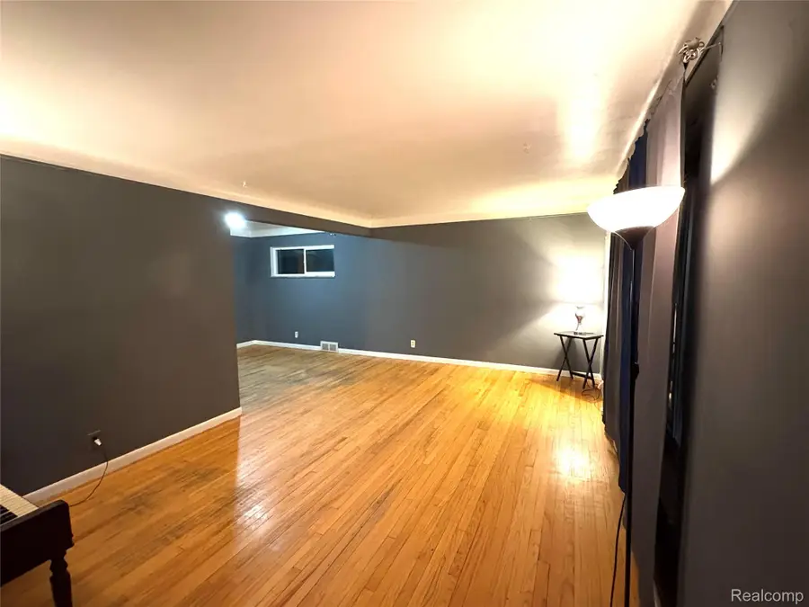 22190 Cloverlawn Street, Oak Park, MI 48237 - Image #3