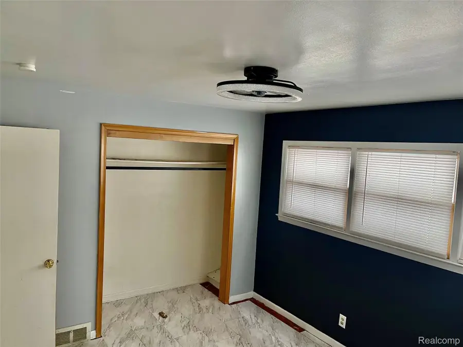 22130 Kenosha Street S, Oak Park, MI 48237 - #3