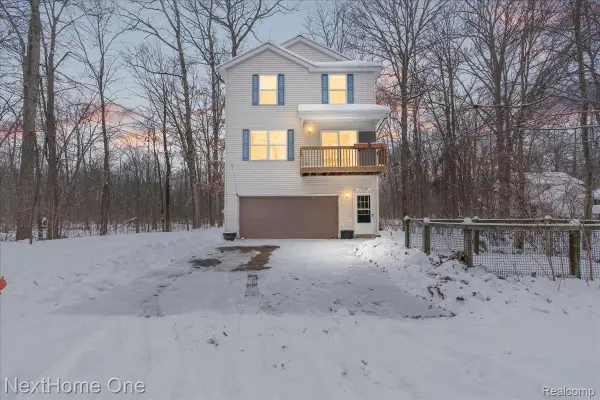 10128 Elmira Street, Pinckney, MI 48169