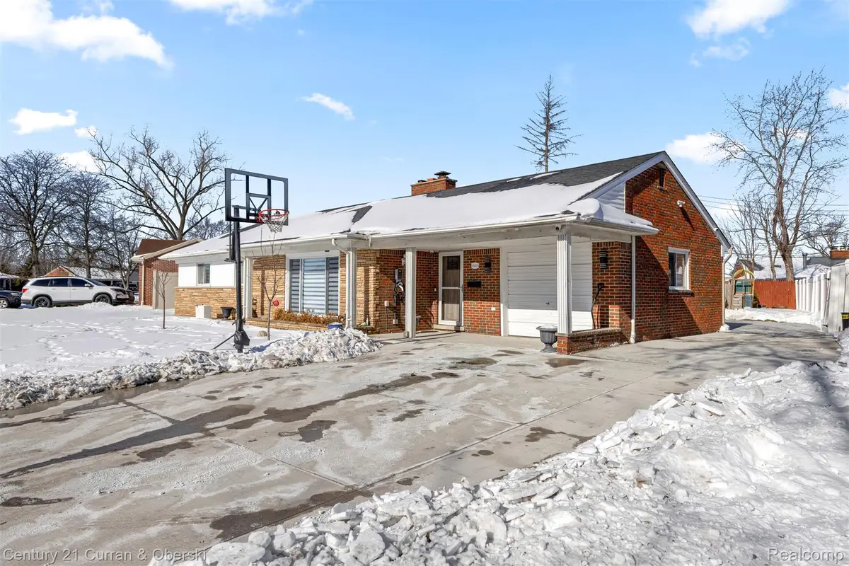 25520 Elon Drive, Dearborn Heights, MI 48127 - Image #1