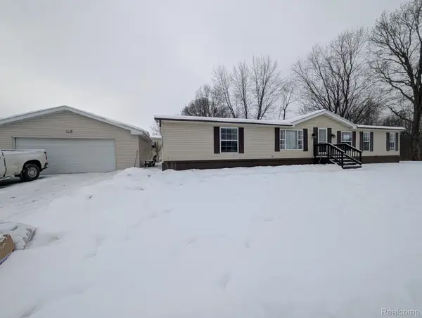 11362 N Lake Drive, Fenton, MI 48430