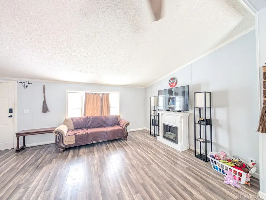 11362 N Lake Drive, Fenton, MI 48430 - #3