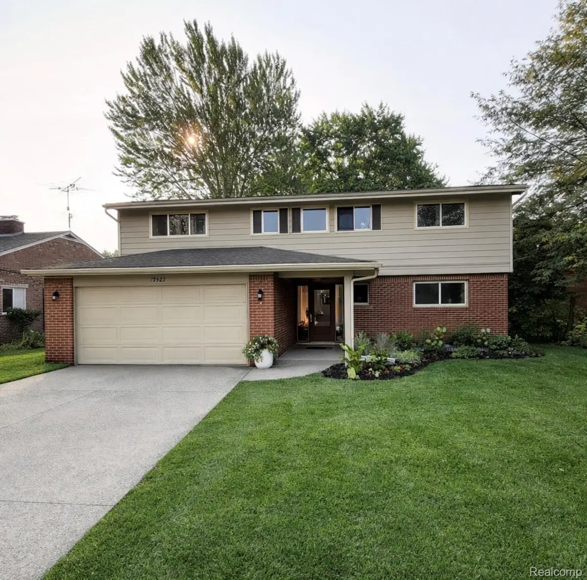 19982 W Doyle Place, Grosse Pointe Woods, MI 48236 - Image #1