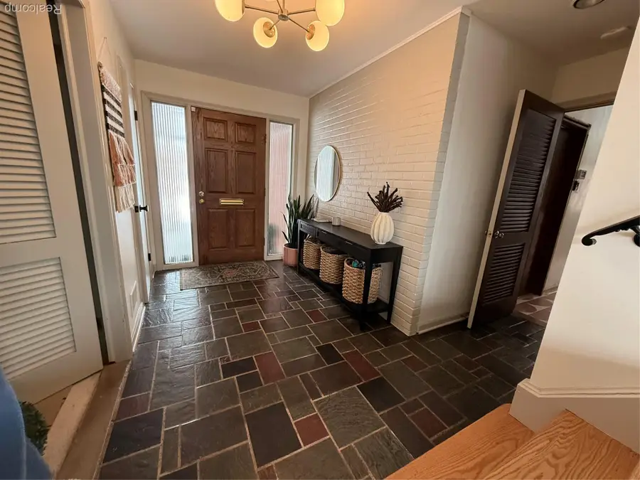 19982 W Doyle Place, Grosse Pointe Woods, MI 48236 - Image #2