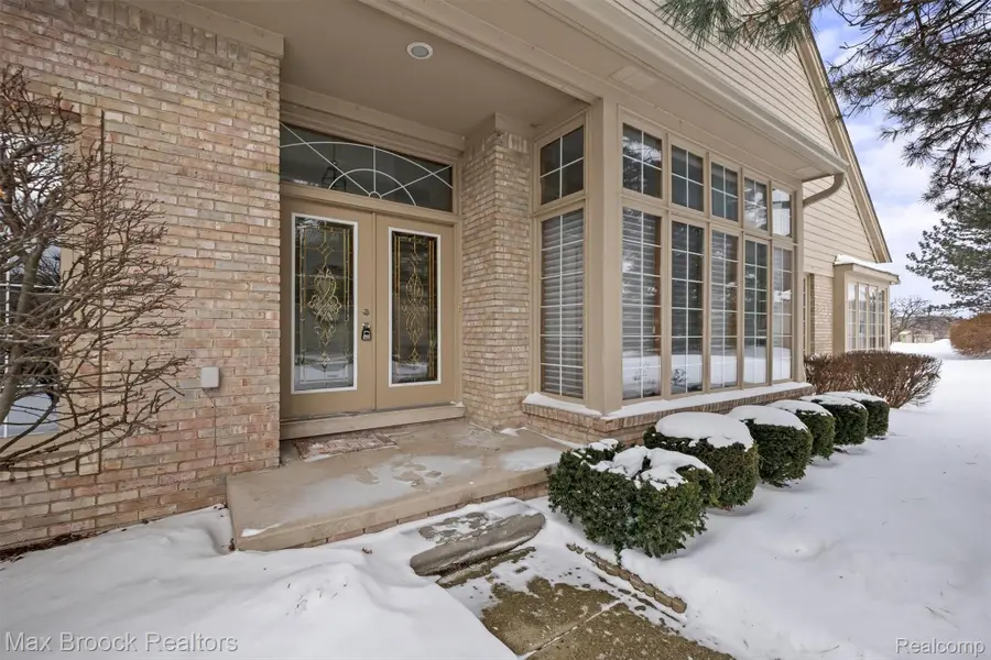42738 Matthew Drive #47, Sterling Heights, MI 48313 - Image #2
