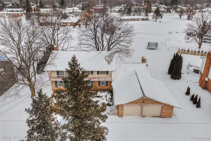 4696 Walnut Lake Road, Bloomfield, MI 48301 - #2