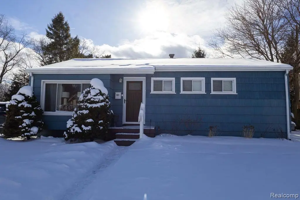 823 Southwood Drive, Fenton, MI 48430 - Image #1