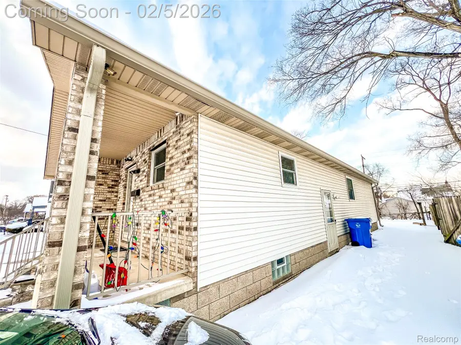 25646 Stanford Street, Dearborn Heights, MI 48125 - Image #2