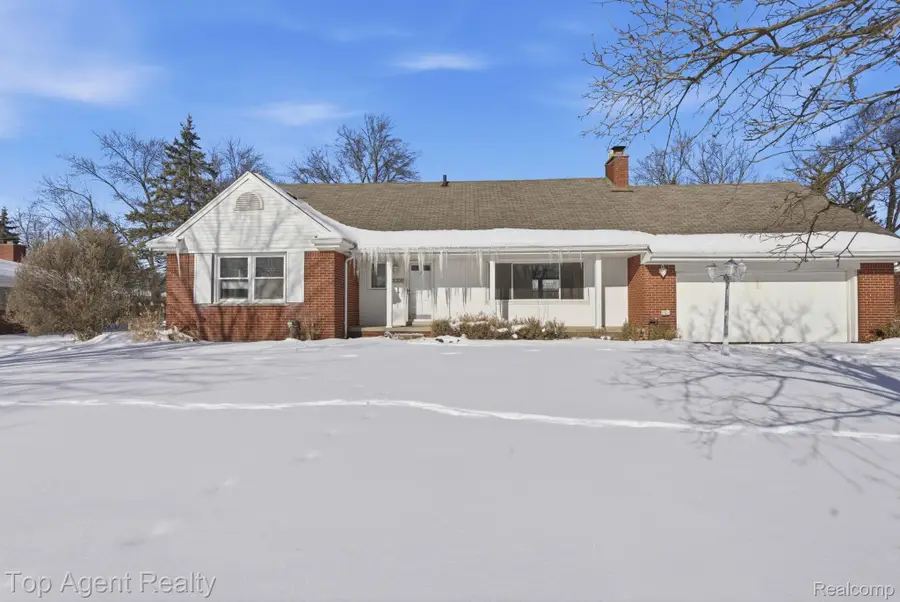 32306 Baintree Road, Farmington Hills, MI 48334 - #2