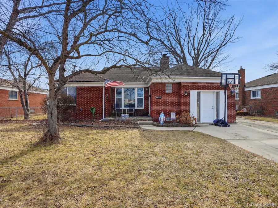 18110 Oak Avenue, Eastpointe, MI 48021 - #2