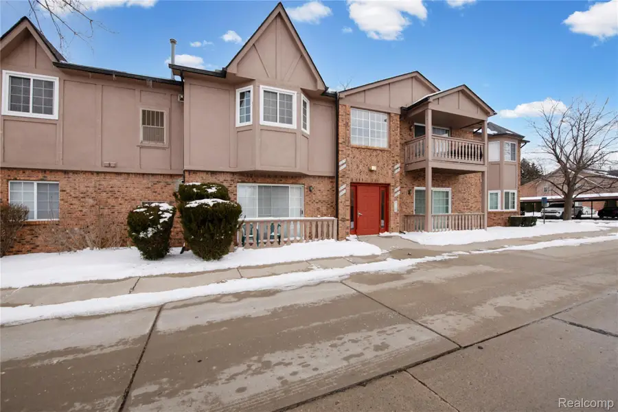 30606 Oakridge Manor Drive #4, Roseville, MI 48066 - Image #3