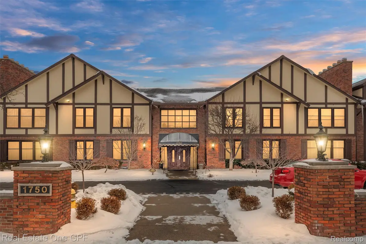 1750 Vernier Road #22, Grosse Pointe Woods, MI 48236 - Image #1