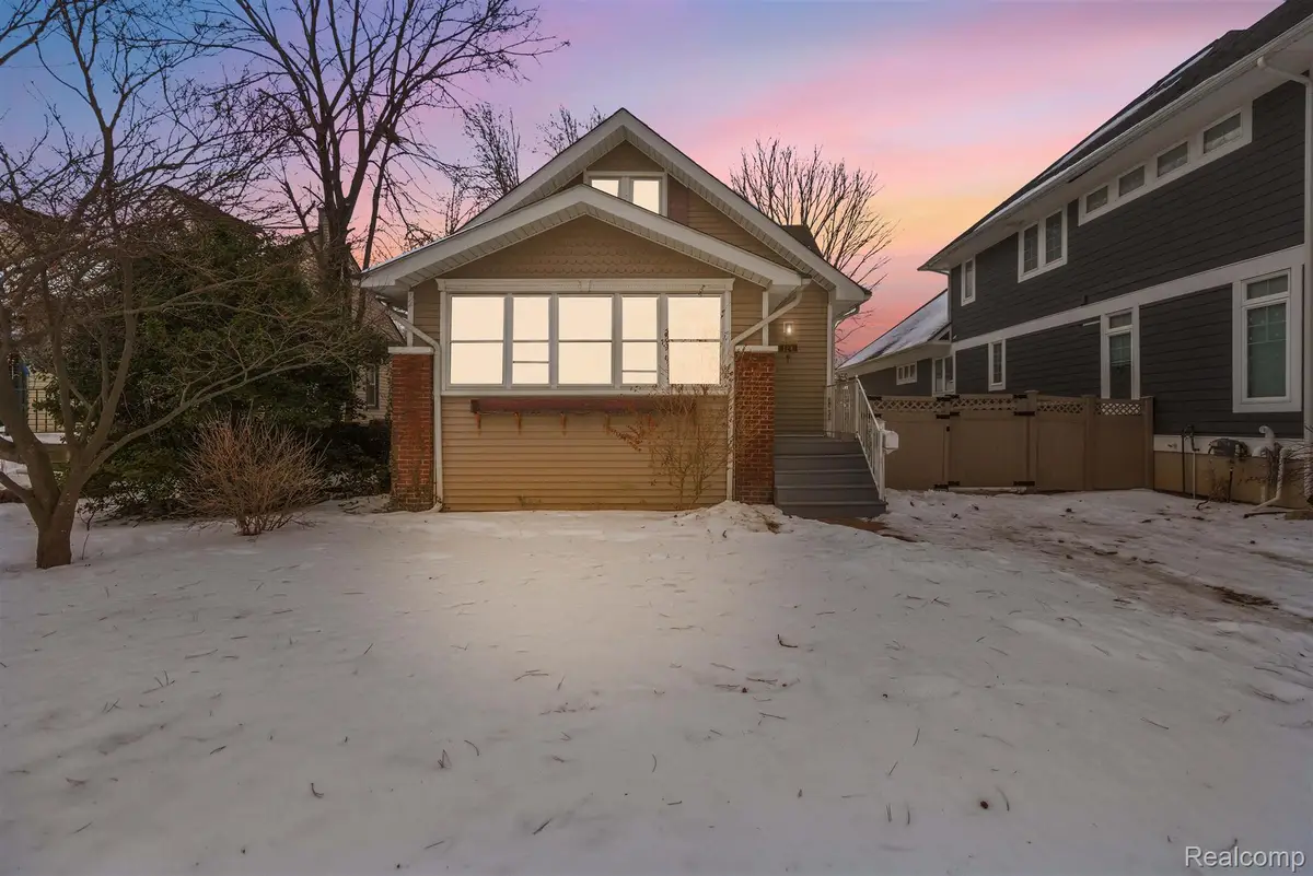 124 E Windemere Avenue, Royal Oak, MI 48073 - #1