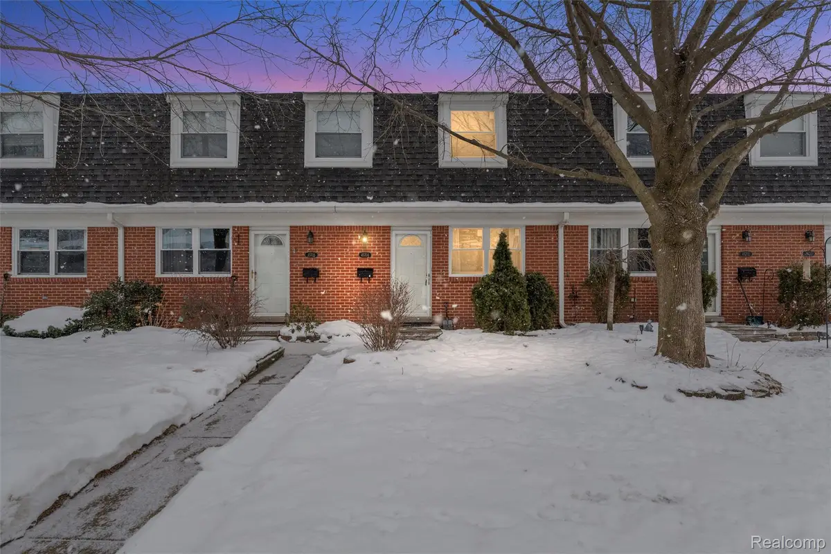 45704 Kensington St, Utica, MI 48317 - Image #1