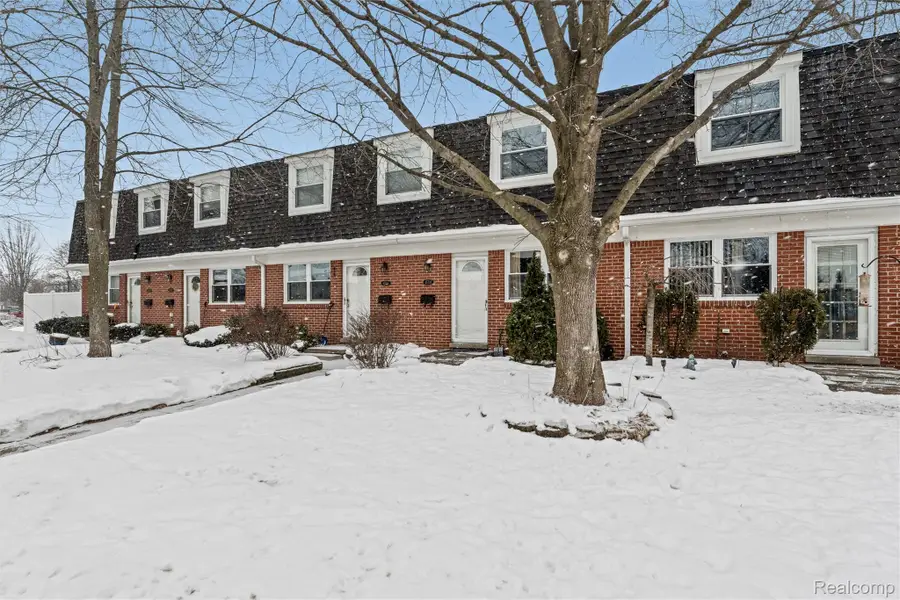 45704 Kensington St, Utica, MI 48317 - Image #3