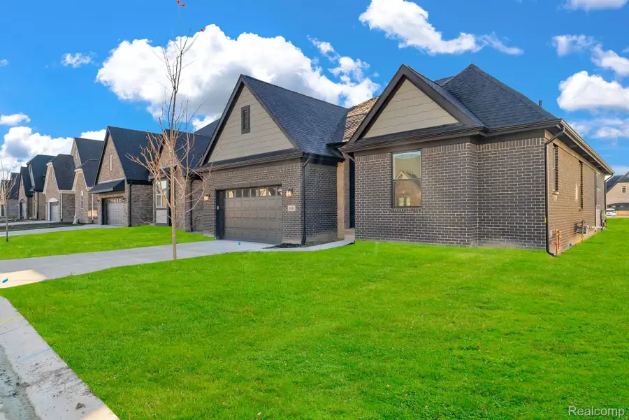 4118 Spring Meadows Drive, Sterling Heights, MI 48314 - #2