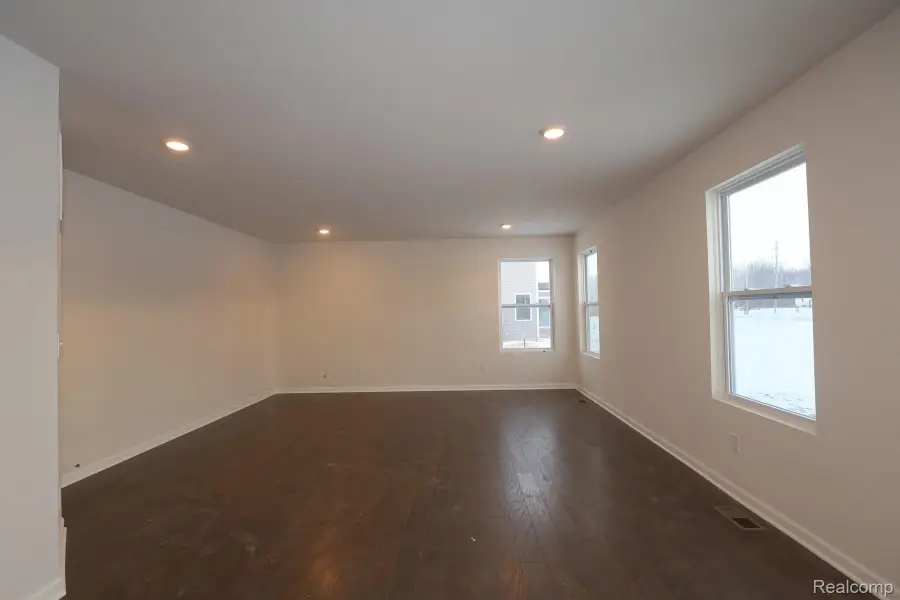 54854 Heron Circle, Chesterfield Township, MI 48047 - Image #3