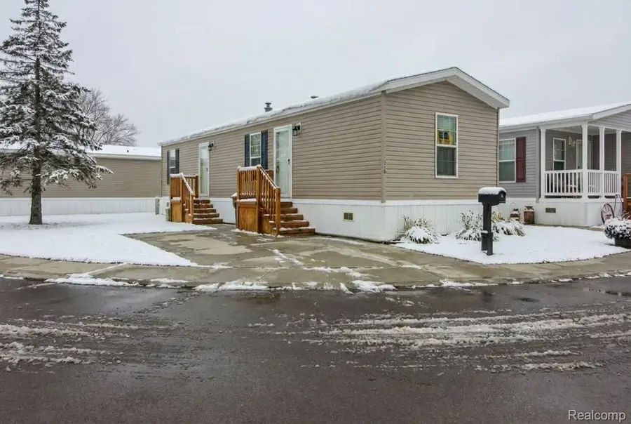219 W Fern, Canton, MI 48187 - Image #2