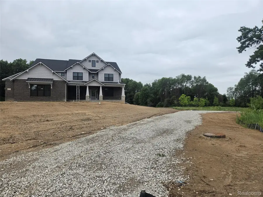 60671 Town Square Street, New Hudson, MI 48165 - #2