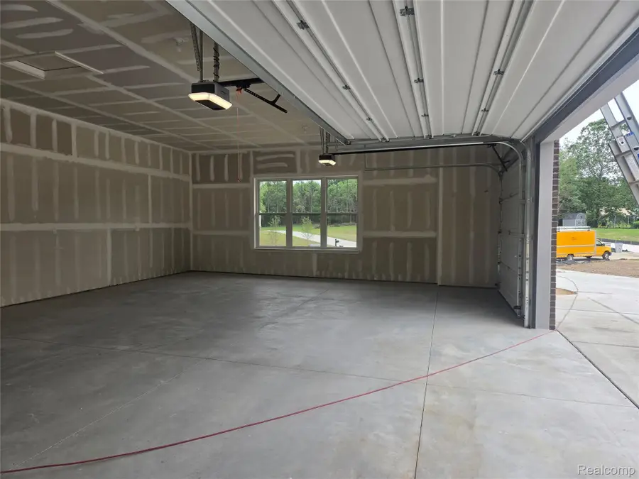 60671 Town Square Street, New Hudson, MI 48165 - #3