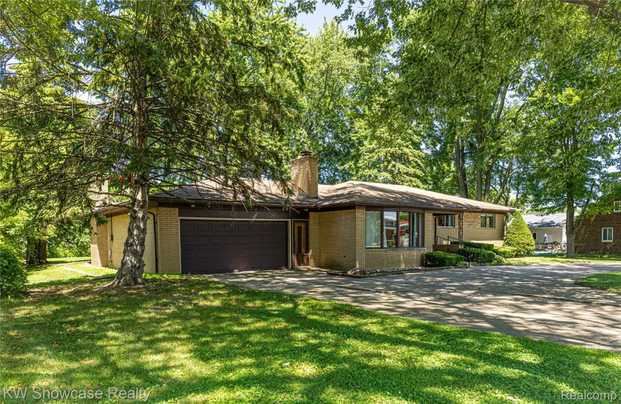 3651 Chicago Road, Warren, MI 48092 - #3