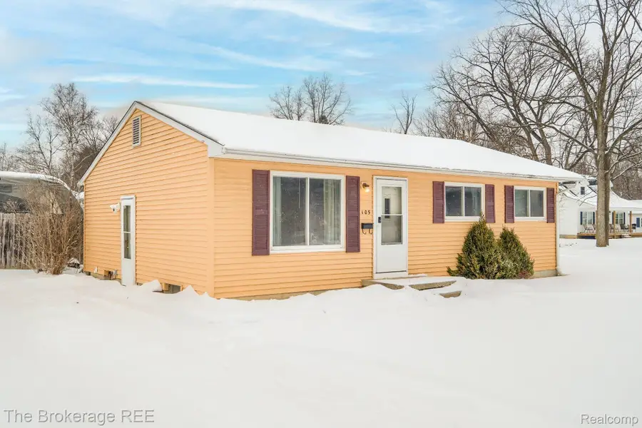 105 Washington Street, Clio, MI 48420 - #2