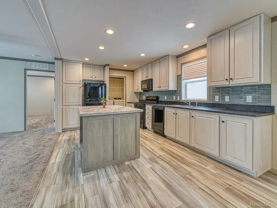 284 Dakota Court, Belleville, MI 48111 - Image #3