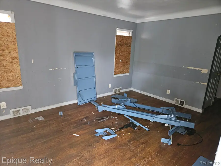 6166 Farmbrook Street, Detroit, MI 48224 - #3