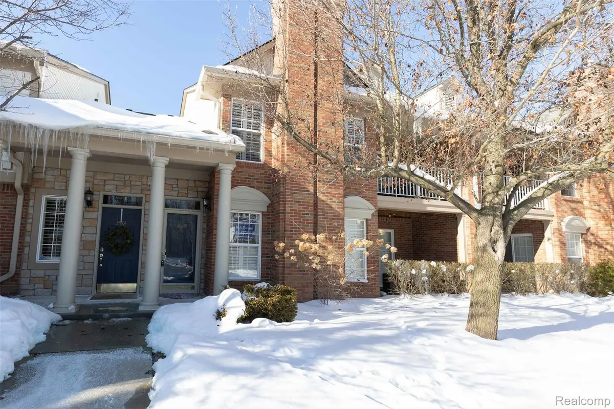 3526 Tremonte Circle S, Rochester, MI 48306 - Image #1