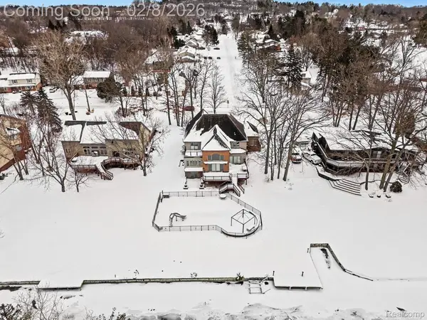 4973 Parview Drive, Clarkston, MI 48346