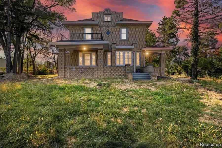 21855 Schoenherr Road, Warren, MI 48089 - #2