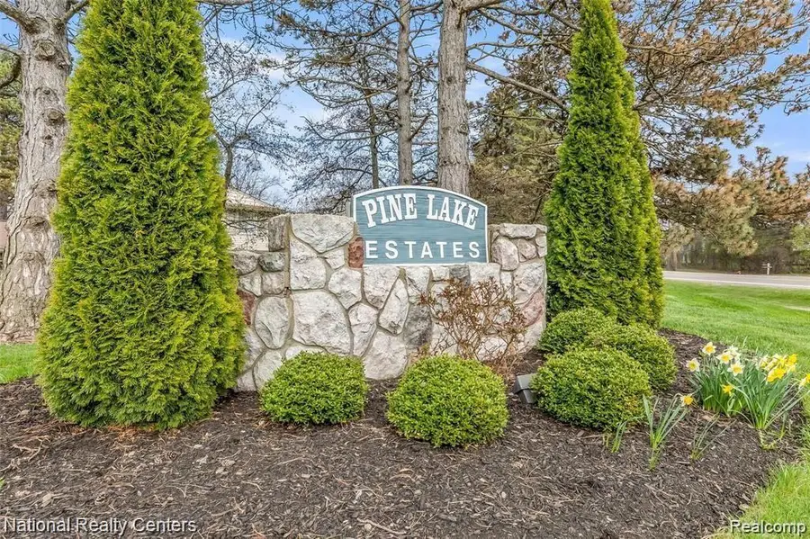 4258 Westover Drive, West Bloomfield, MI 48323 - Image #2