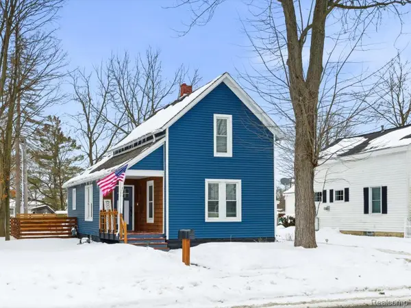 1207 Clinton Avenue, StClair, MI 48079