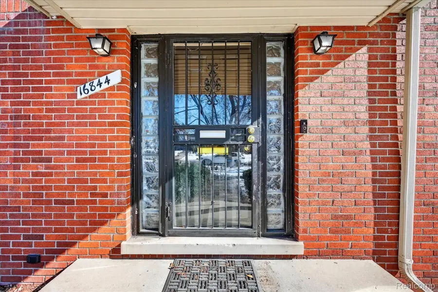 16844 Shaftsbury Avenue, Detroit, MI 48219 - #3