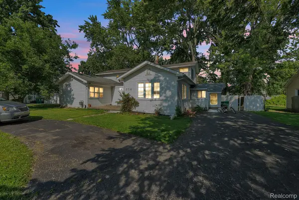 5706 Cardwell Street, GardenCity, MI 48135