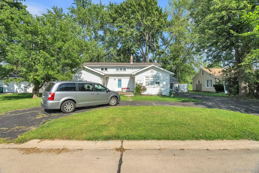 5706 Cardwell Street, Garden City, MI 48135 - Image #3