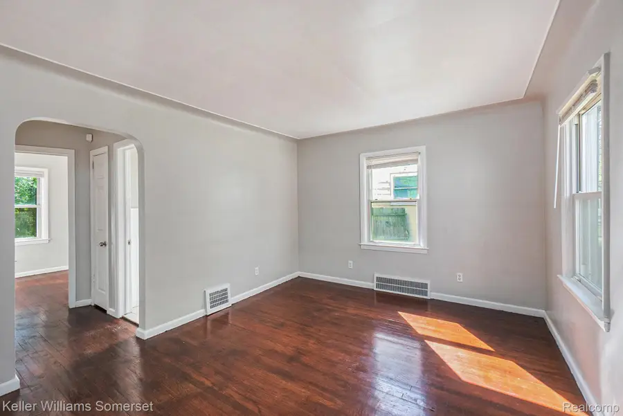 19446 Washtenaw Street, Harper Woods, MI 48225 - #3