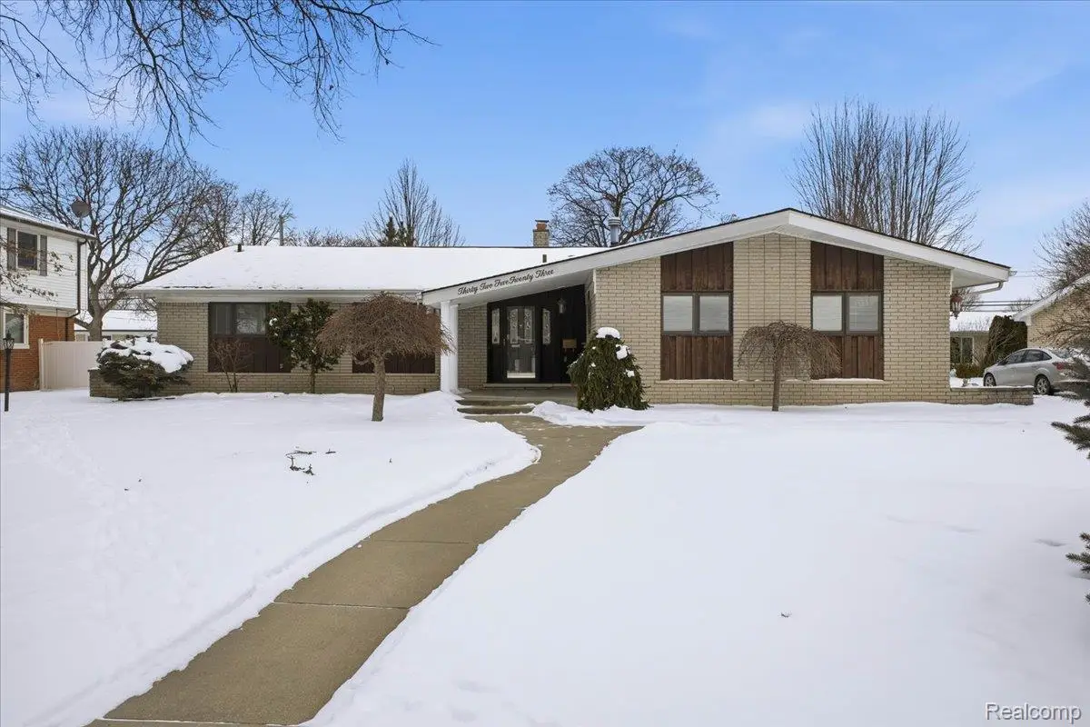 32523 Newcastle Drive, Warren, MI 48093 - Image #1