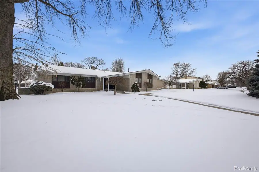 32523 Newcastle Drive, Warren, MI 48093 - Image #2