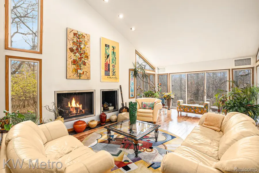 28485 S Harwich Drive, Farmington Hills, MI 48334 - Image #3