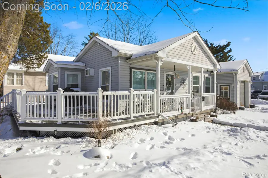 26152 Ypsilanti Street, Flat Rock, MI 48134 - #2