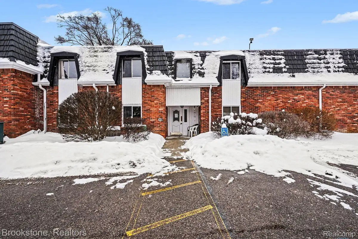 1872 Colonial Village Way #1, Waterford, MI 48328 - #1