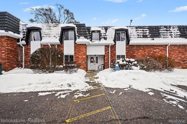 1872 Colonial Village Way #1, Waterford, MI 48328