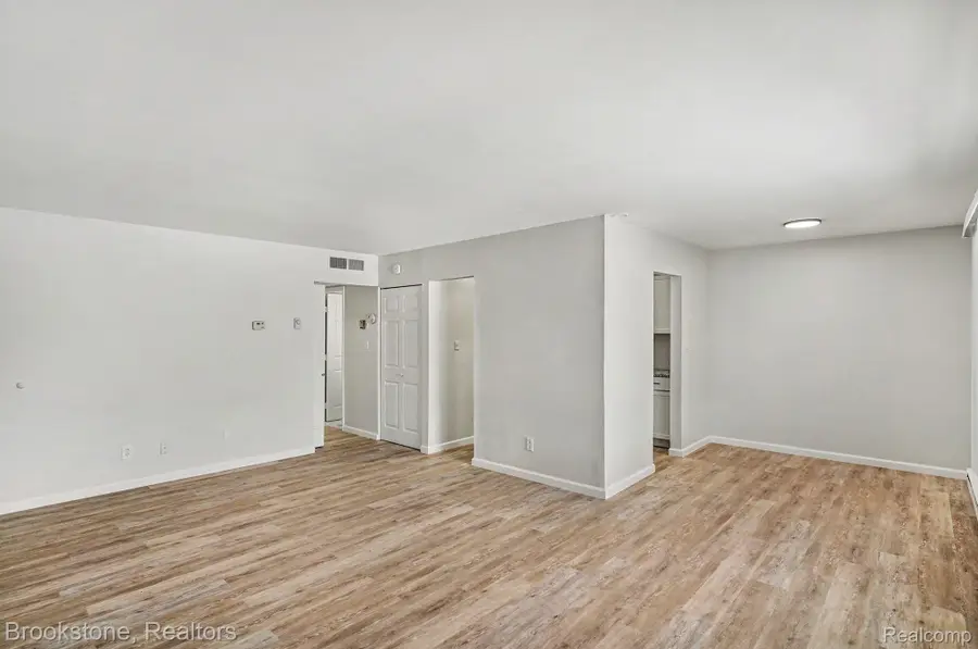 1872 Colonial Village Way #1, Waterford, MI 48328 - #3