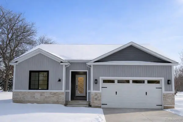 409 6 Mile Road Nw, ComstockPark, MI 49321